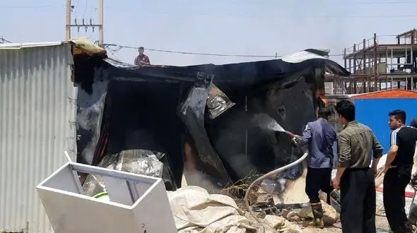 آتش سوزی کانکس یک از زلزله زدگان سرپل ذهاب+ عکس