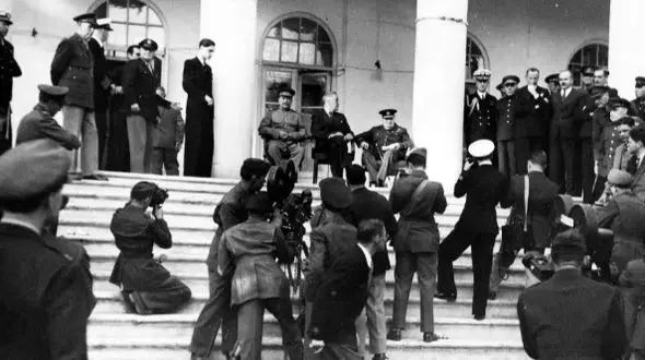 مروری بر یک عکس تاریخی: سفارت شوروی در ایران آذرماه 1322