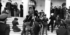 مروری بر یک عکس تاریخی: سفارت شوروی در ایران آذرماه 1322
