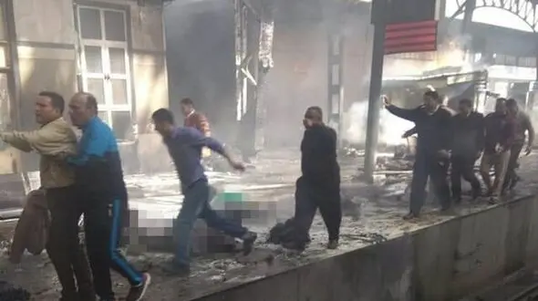 حادثه هولناک برای قطار مسافربری مصری / 10 نفر سوختند +عکس