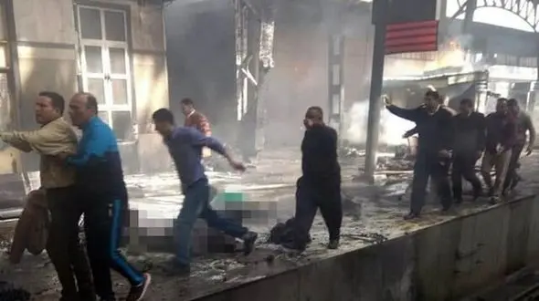 حادثه هولناک برای قطار مسافربری مصری / 10 نفر سوختند +عکس