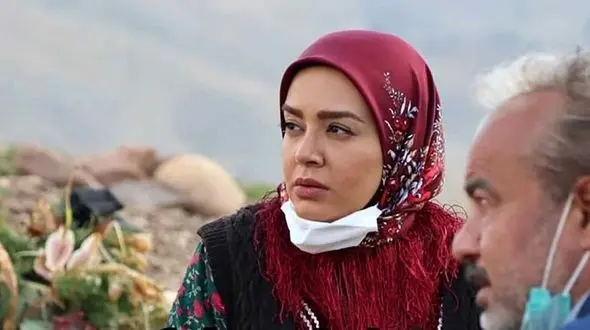 عکس سلفی شیرین “سریال نون خ” با اتومبیل لاکچری خارجی اش + عکس