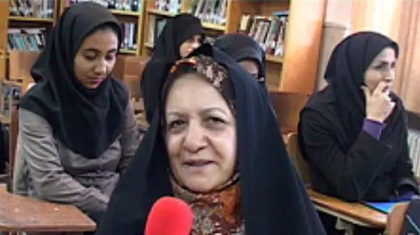 مادری که دانشجوی پسرش شد!+عکس در کلاس درس دانشگاه اراک