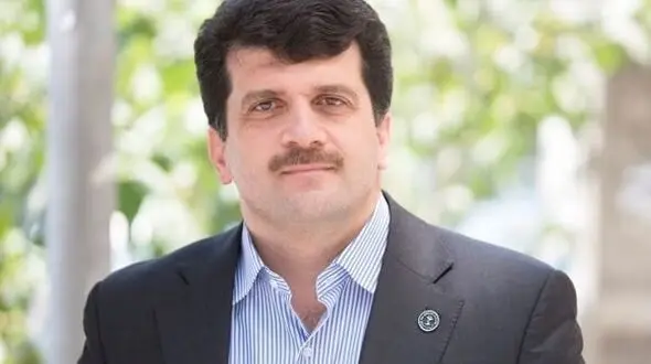 ادعای عجیب نایب رئیس انجمن داروسازان ایران / عامل گرانی آنتی بیوتیک، قیمت شیشه های شربت است !
