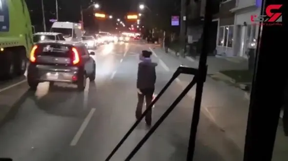 اعتراض عجیب  زن جوان به شلوغی اتوبوس + فیلم