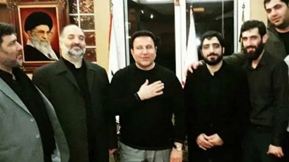 
دردسر منتشر شدن عکس مداح معروف با متهم جنجالی این روزهای دادگاه انقلاب+ عکس

