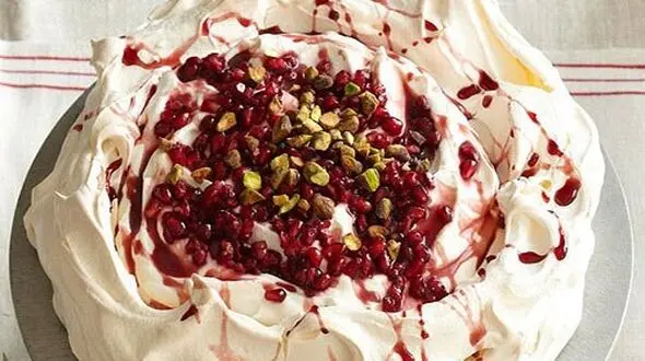 دسر پاولووای انار و پسته، به افتخار بالرین روسی 