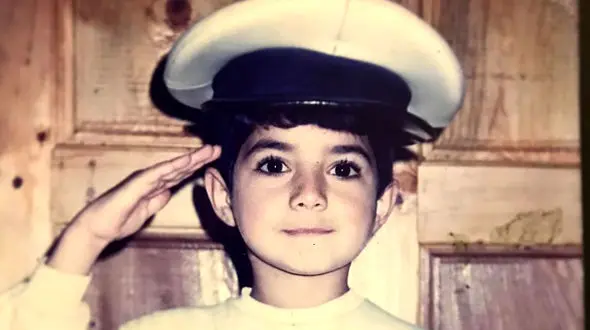 این پسربچه زیبا آقای مجری سرشناش شد / او کیست؟!