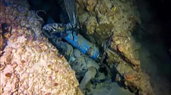 فیلم لحظه غم انگیز کشف جسد سه غواص در زیر آب