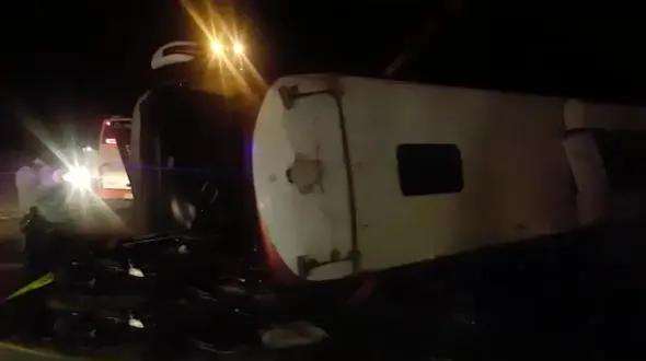 آخرین وضعیت مصدومان واژگونی اتوبوس در اتوبان کرج + فیلم و اسامی مصدومان 