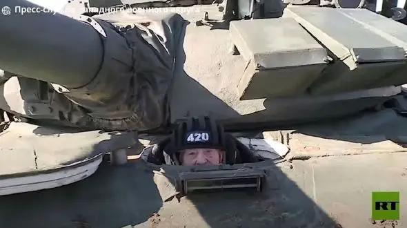 سرباز زن روسی که حالا به مادربزرگی جنگجو تبدیل شده است + فیلم و عکس