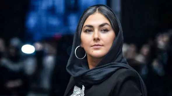 استوری زیبای هدی زین‌العابدین با دسته گلی از نرگس