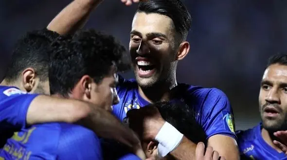 هافبک استقلال قرمزپوش می‌شود؟