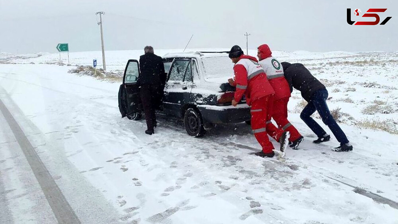 امدادرسانی هلال احمر به ۶۷۹ مسافر گرفتار در برف و کولاک در زنجان + جزییات