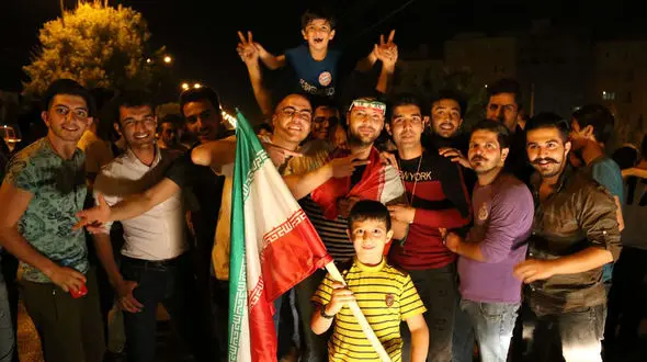 شب شادی ایرانی ها بعد از بازی غرور آفرین تیم ملی با پرتغال + فیلم 