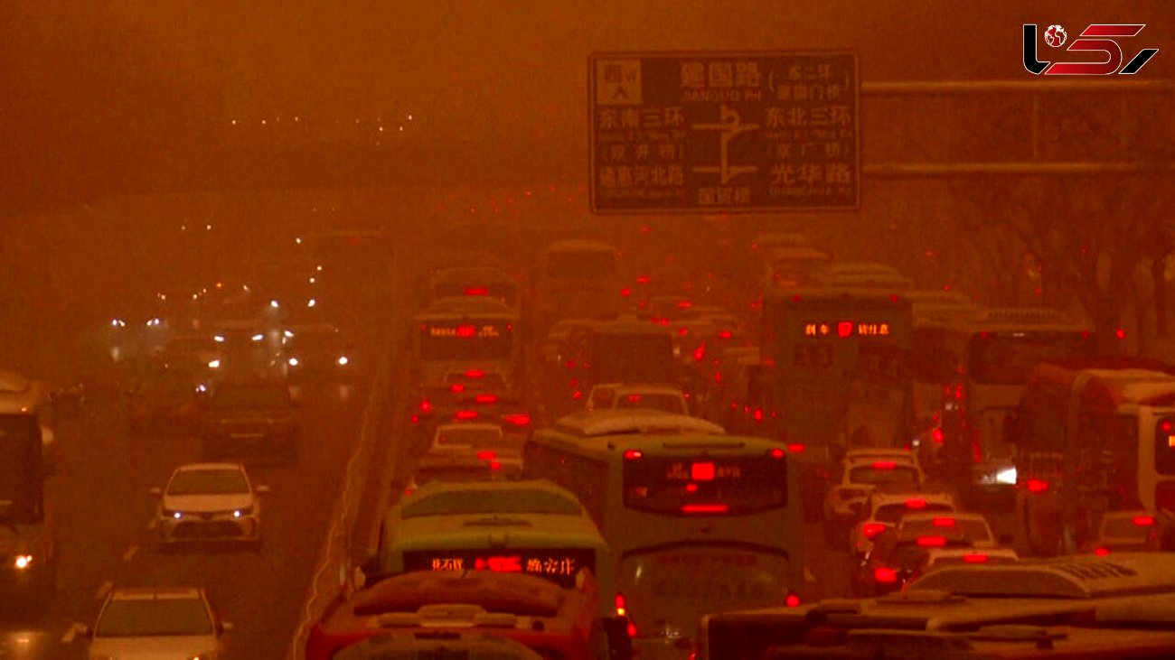 زرد شدن آسمان پکن بر اثر طوفان شن + فیلم
