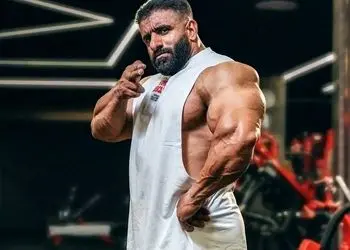 فیلم /  هادی چوپان : بخاطر فقرم مسخرم کردند  / پول نداشتم گیوه پوشیدم و توی مسابقات تحقیر شدم /  خوش تیپی الانم داستان غم انگیزی داره