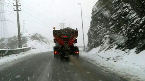 برف و باران در محور 4 استان کشور 