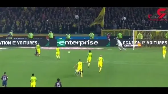  واکنش زشت داور به بازیکن خاطی! + فیلم