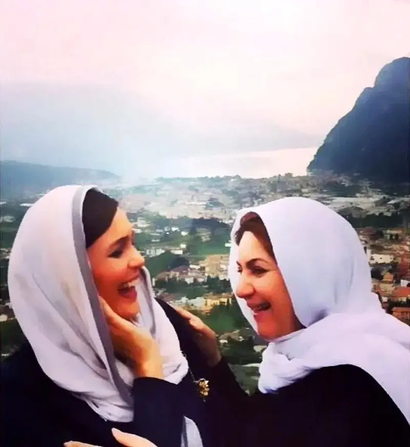 سامیه لک کنار ستاره اسکندری در ایتالیا 1