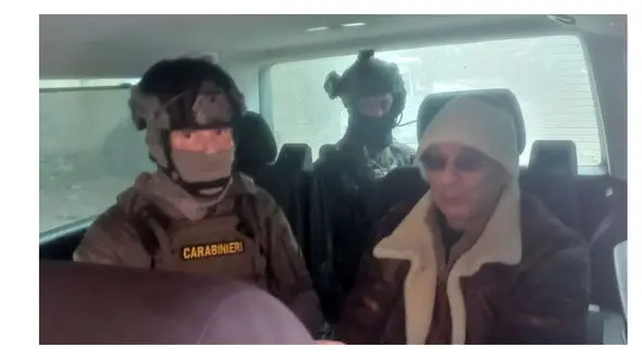 بازداشت رئیس مافیا ایتالیا / 30 ساله همه به دنبال او بودند + عکس