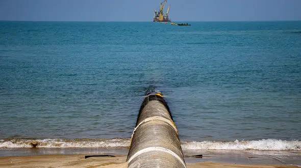 کشف خط لوله دو کیلومتری قاچاق سوخت هواپیما در بندر عباس / قاچاقچیان هم علم و هم تجهیزات داشتند