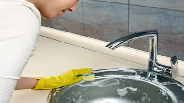 مقابله با بوی بد چاه آشپزخانه با روش های خانگی