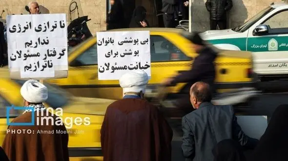 چرا کسانی که خود را هسته سخت نظام می دانند در برابر نظام ایستادند ؟ 