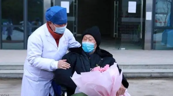  مرد 91 ساله مبتلا به کرونا پس از بهبود از بیمارستان مرخص شد 