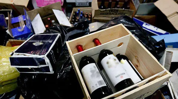 انبار مشروبات الکلی در سوپر مارکت مشهدی  