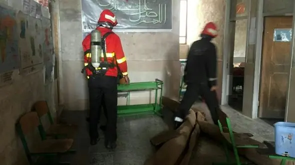 آتش سوزی در دبستان دخترانه زاهدان +عکس