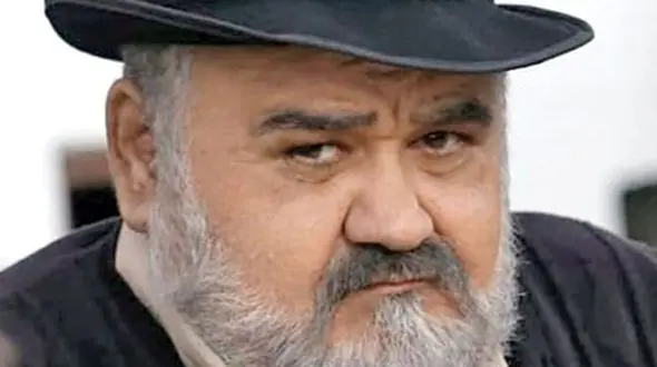 فیلم آواز خوانی باشکوه و بی نظیر اکبر عبدی به اصرار علی ضیا /  نبینید باور نمیکنید !