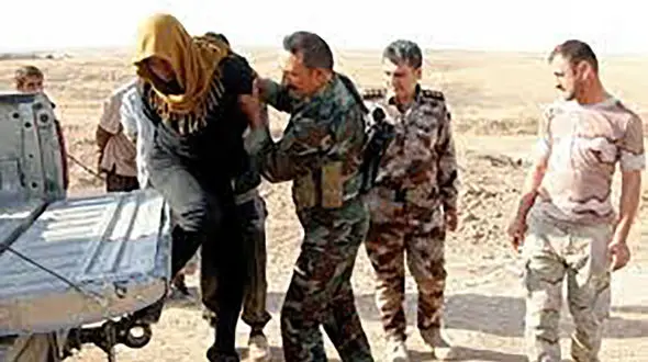 لحظه بازداشت 2 داعشی مخوف در بغداد + عکس
