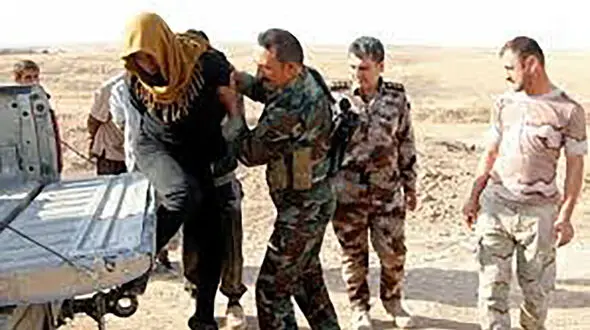 لحظه بازداشت 2 داعشی مخوف در بغداد + عکس

