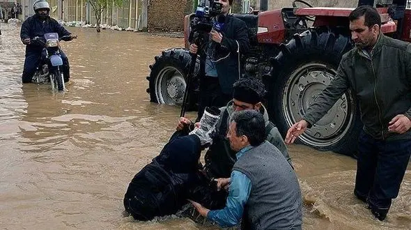 واکنش کمیته امداد به عکس جنجالی پرویز فتاح در مناطق سیل‌ زده