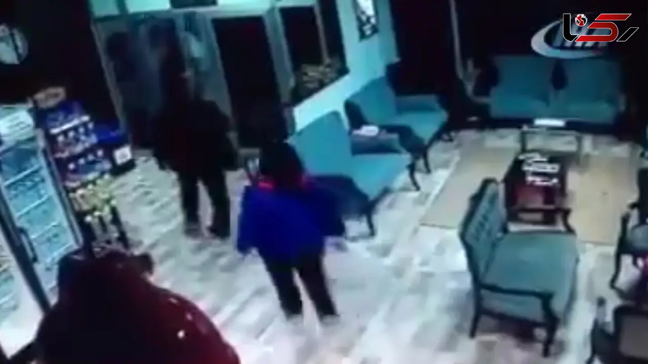 فیلم لحظه شلیک مرگبار به یک مرد در برابر چشمان همسرش+ فیلم