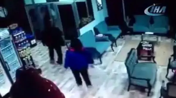 فیلم لحظه شلیک مرگبار به یک مرد در برابر چشمان همسرش+ فیلم