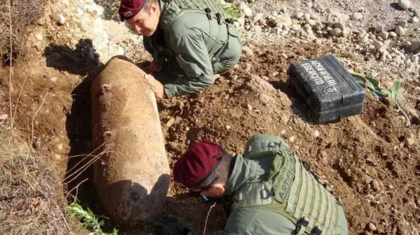 ایتالیا روی بمب های منفجر نشده از جنگ جهانی می خوابد +عکس