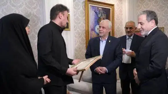 حضور عراقچی و اوحدی در منزل شهید امیرعبداللهیان
