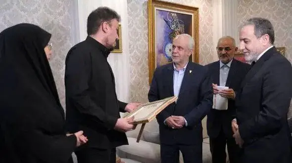 حضور عراقچی و اوحدی در منزل شهید امیرعبداللهیان
