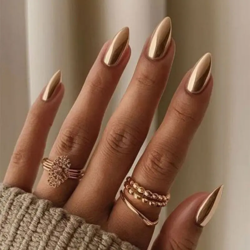 طراحی ناخن کروم آینه‌ ای شیک