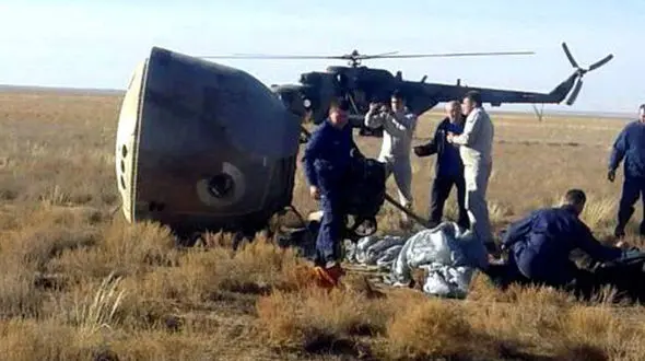 لحظه فرود اضطراری فضانوردان در قزاقستان! + عکس