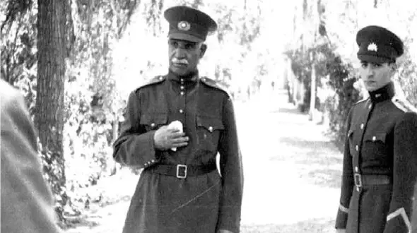 عکس سفر به ایران قدیم  /  رضاخان و محمدرضا پهلوی و زیارت حرم حضرت معصومه (س) / 1314