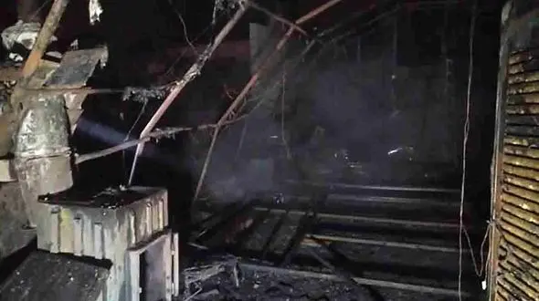 فیلم آتش سوزی گاراژ 3 هزار متری در بزگراه آزادگان + عکس