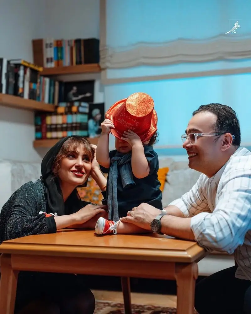 مونا کرمی