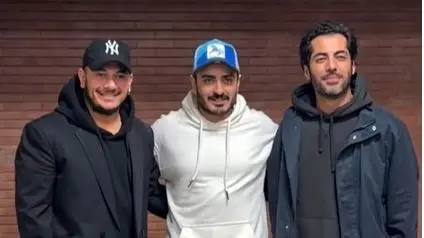 نگاهی به استایل نوید پورفرج با پدر و مادرش در نمایش کلکسیونر / چه پدر و مادر جذابی ...