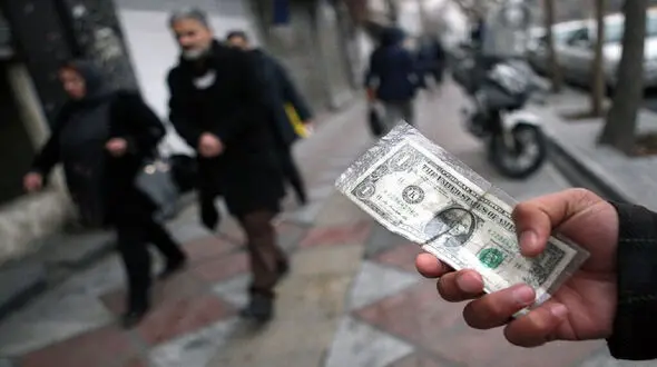 دارابی: بازار ارز امروز شباهت‌ هایی با التهاب‌ های 1397 و 1399 دارد
