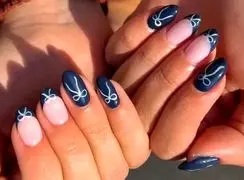 مدل ناخن سرمه ای و سفید؛ بهترین انتخاب برای زیبایی و جذابیت دستان شما