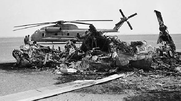 باز شدن دروازه جهنم برای یانکی‌ها از طبس/ تصویری دیده نشده از رهبر انقلاب در منطقه +تصاویر