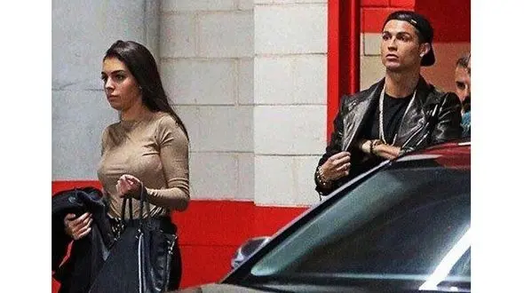 رونالدو برای اولین بار عکس خودش و نامزدش را منتشر کرد و جنجال به پا کرد + عکس